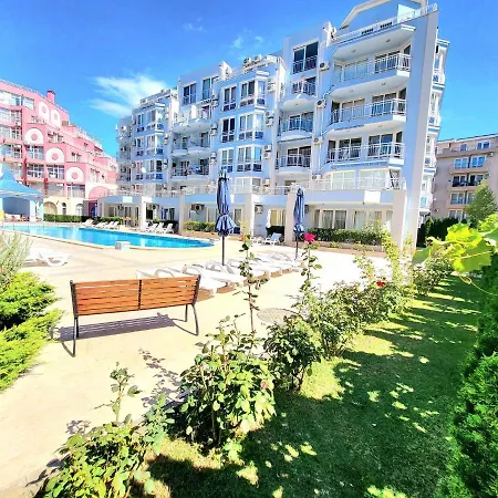Apartment And In Sunny Dream Family Complex In *