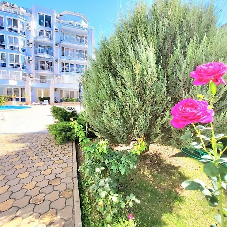 Apartment And In Sunny Dream Family Complex In
