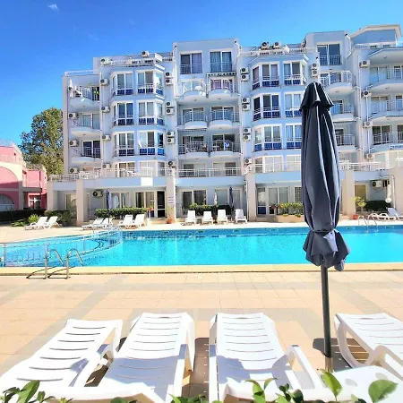 Apartment And In Sunny Dream Family Complex In *